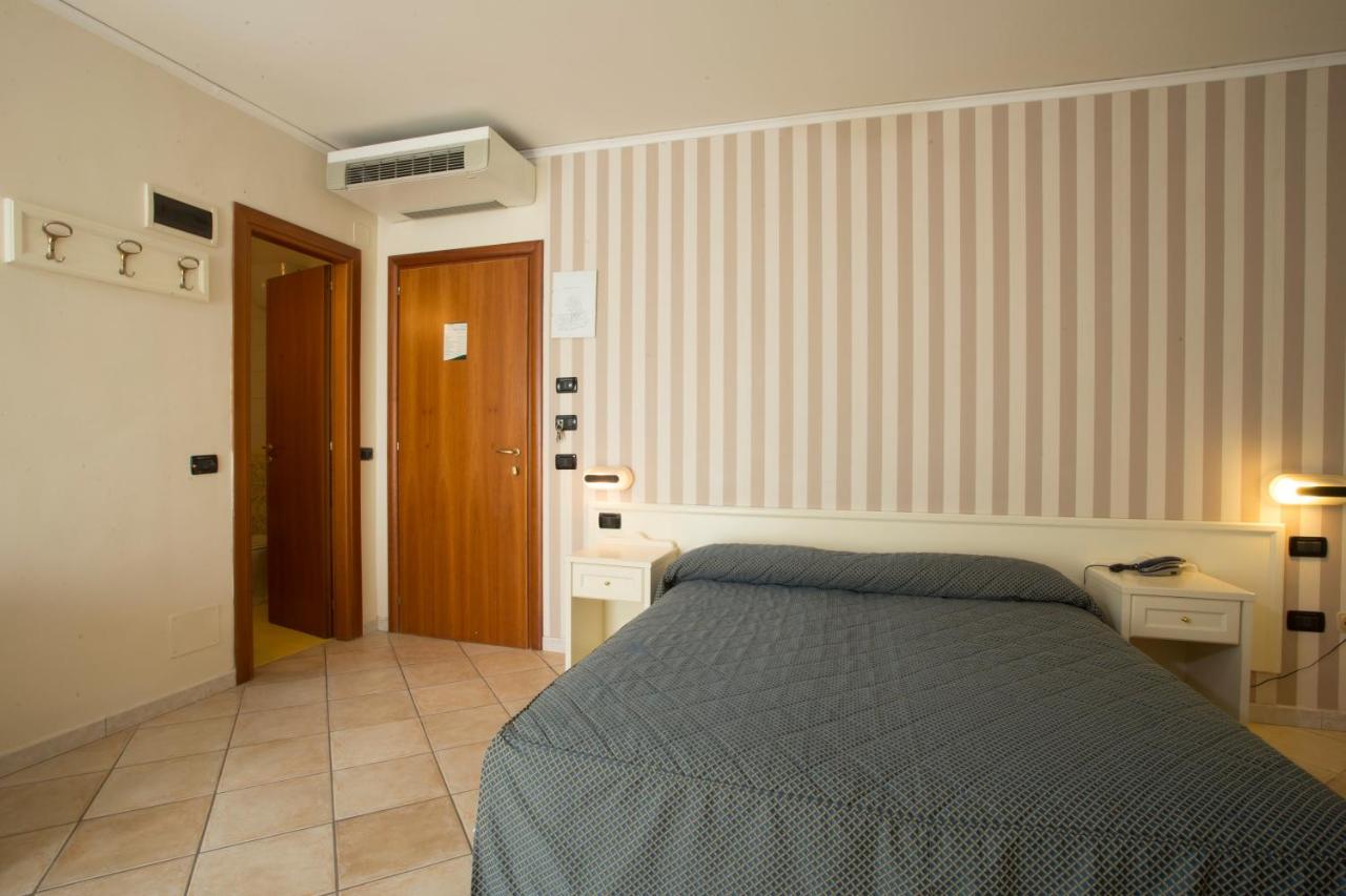 Hotel Villa Serena Castellammare di Stabia Buitenkant foto
