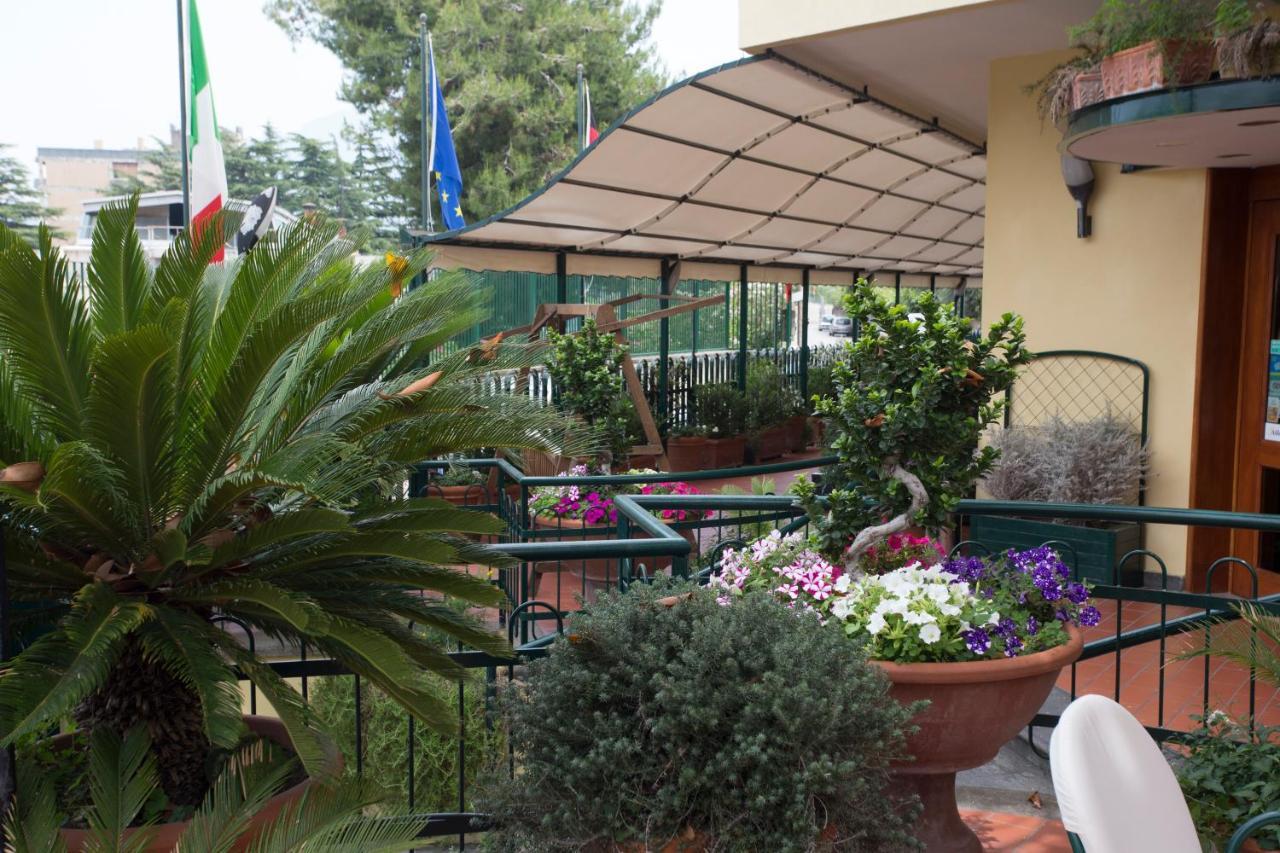Hotel Villa Serena Castellammare di Stabia Buitenkant foto