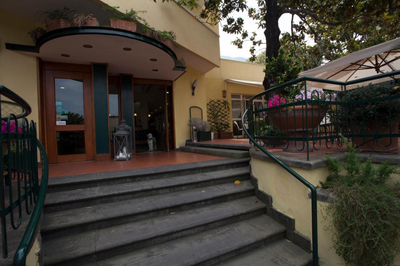 Hotel Villa Serena Castellammare di Stabia Buitenkant foto