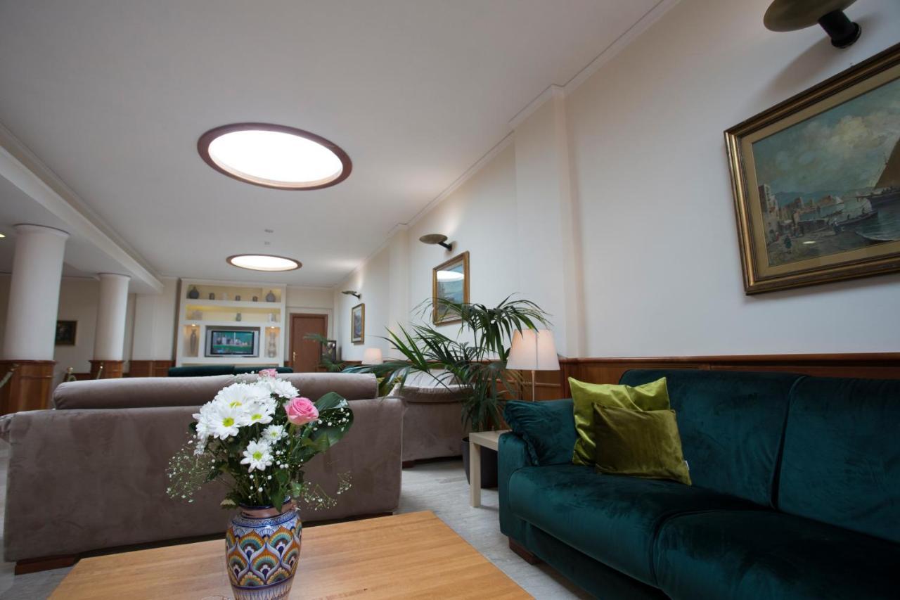 Hotel Villa Serena Castellammare di Stabia Buitenkant foto