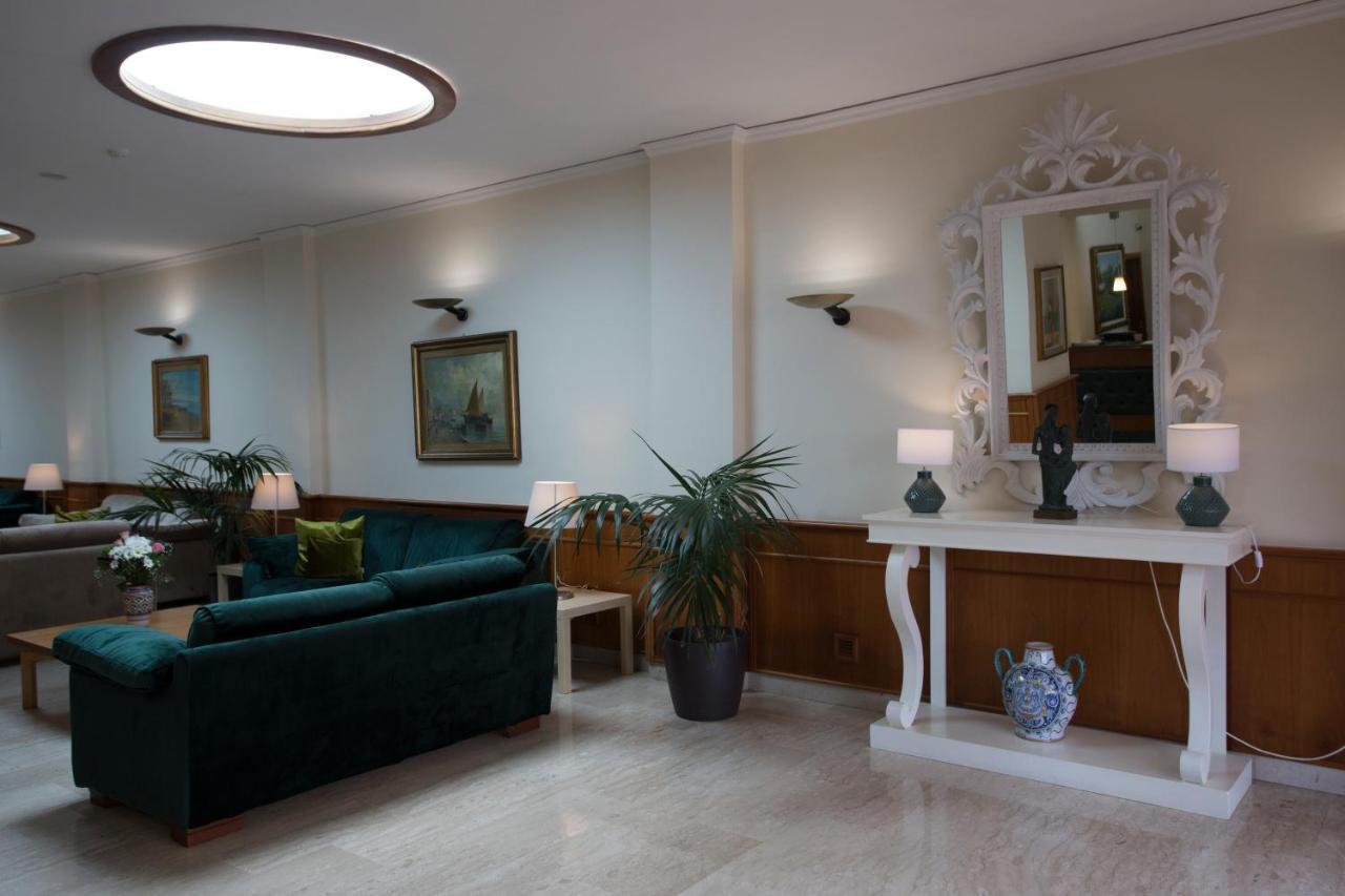 Hotel Villa Serena Castellammare di Stabia Buitenkant foto