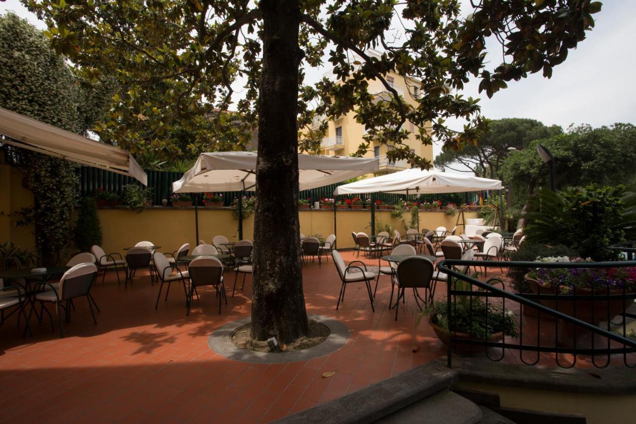 Hotel Villa Serena Castellammare di Stabia Buitenkant foto