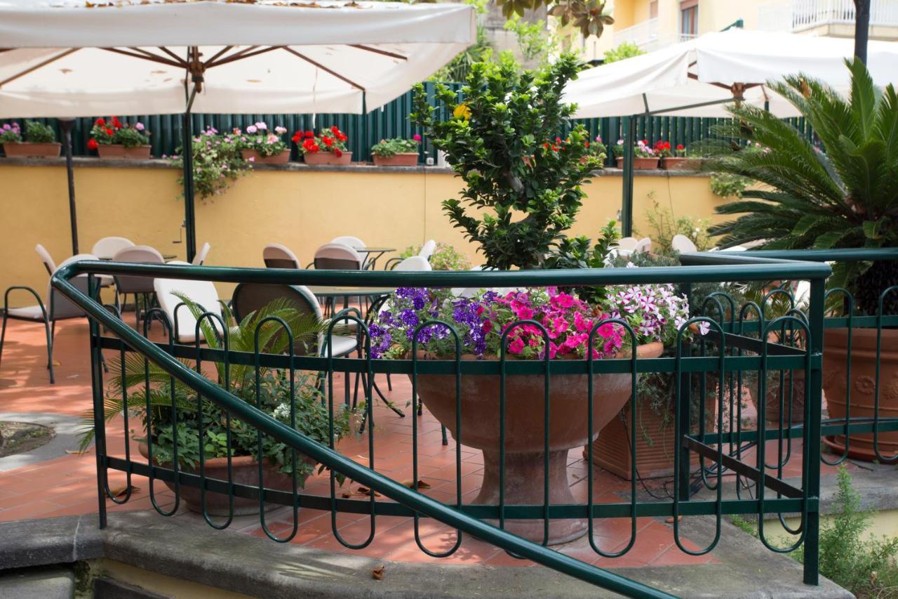 Hotel Villa Serena Castellammare di Stabia Buitenkant foto
