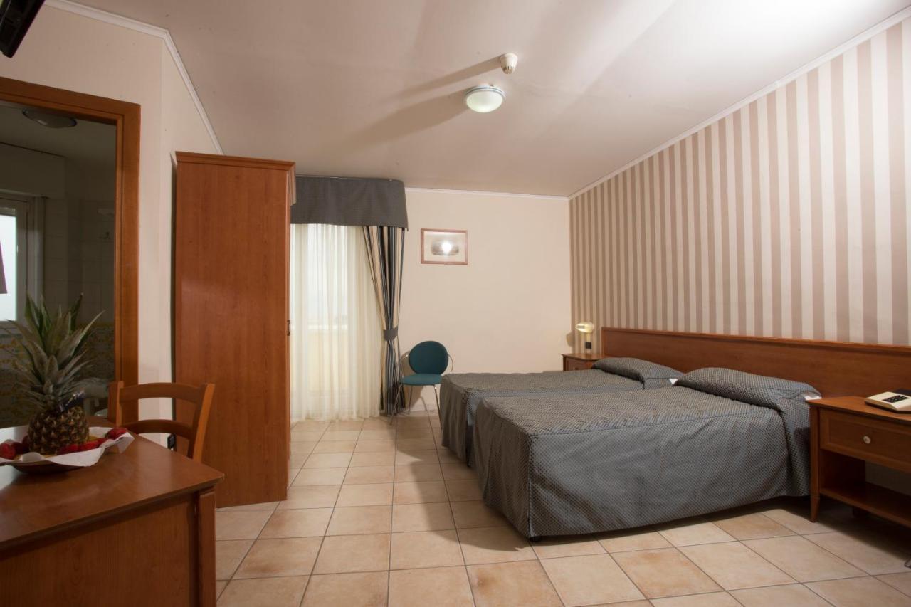 Hotel Villa Serena Castellammare di Stabia Buitenkant foto