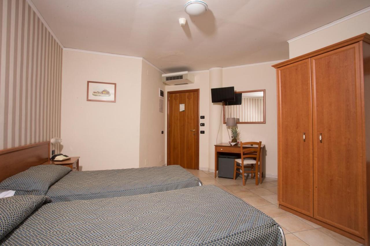 Hotel Villa Serena Castellammare di Stabia Buitenkant foto