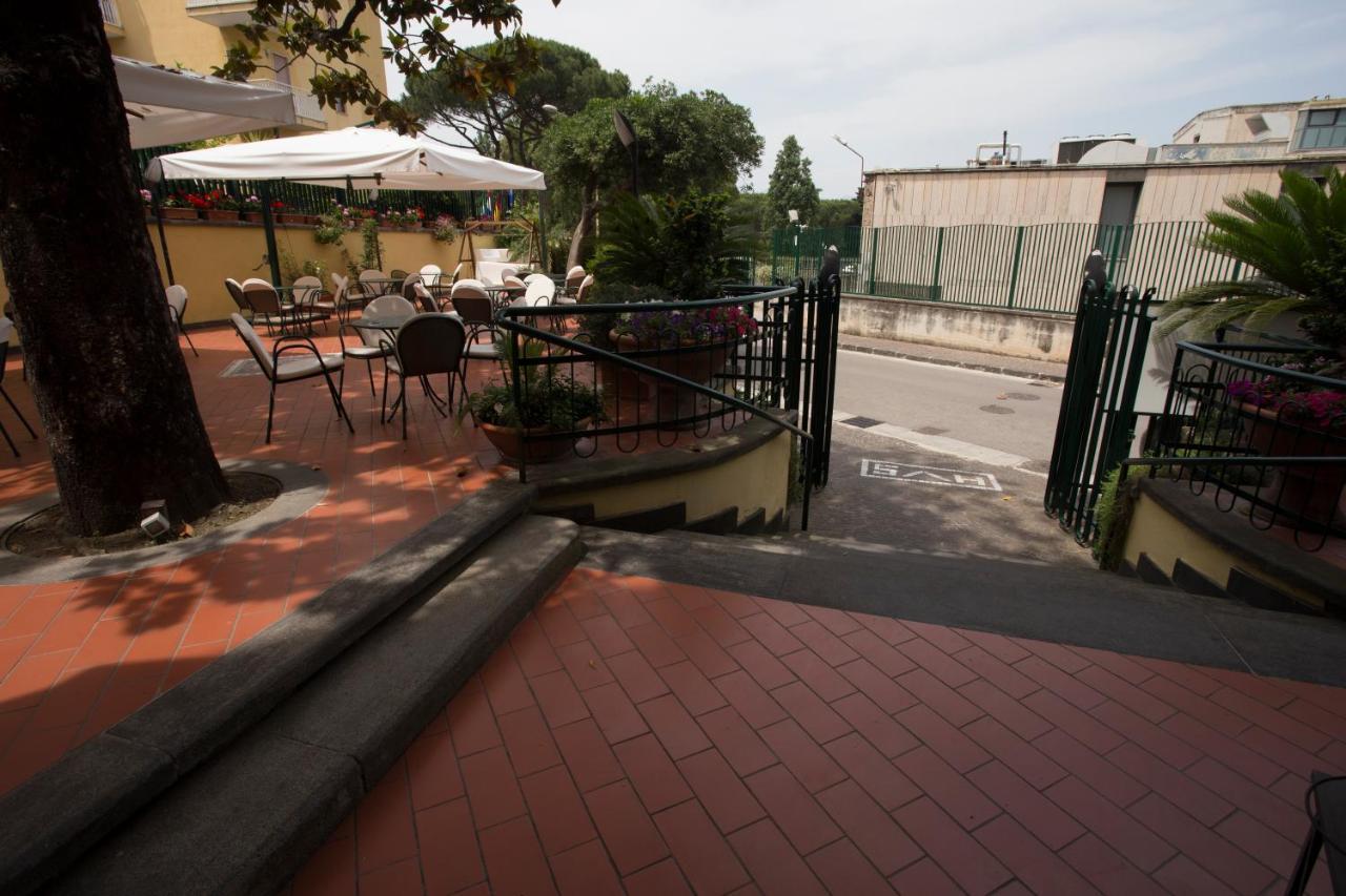 Hotel Villa Serena Castellammare di Stabia Buitenkant foto