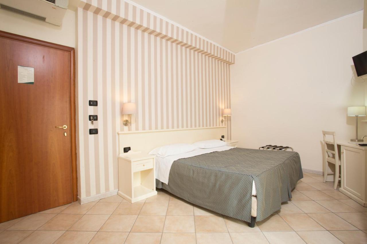 Hotel Villa Serena Castellammare di Stabia Buitenkant foto