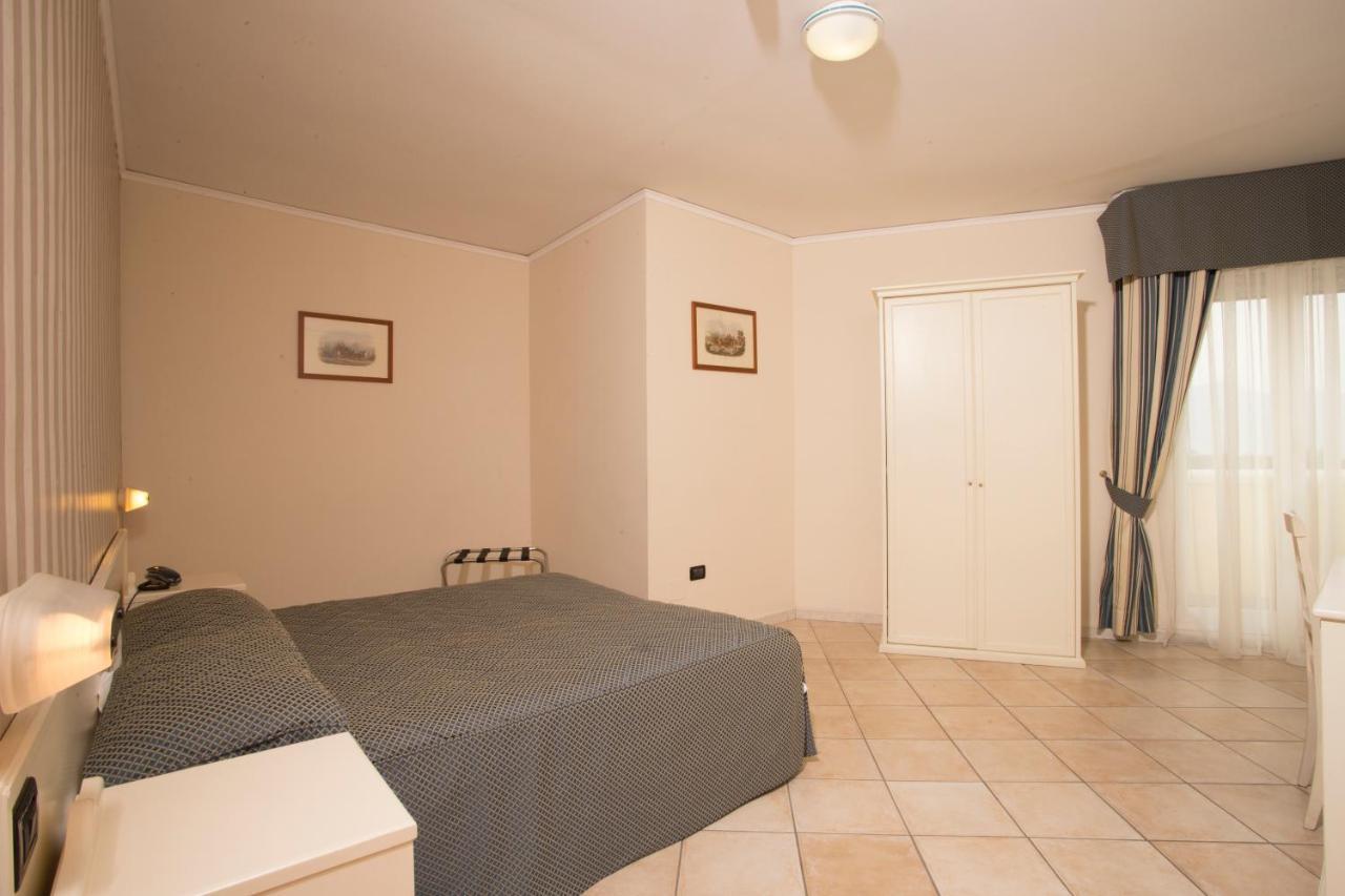 Hotel Villa Serena Castellammare di Stabia Buitenkant foto