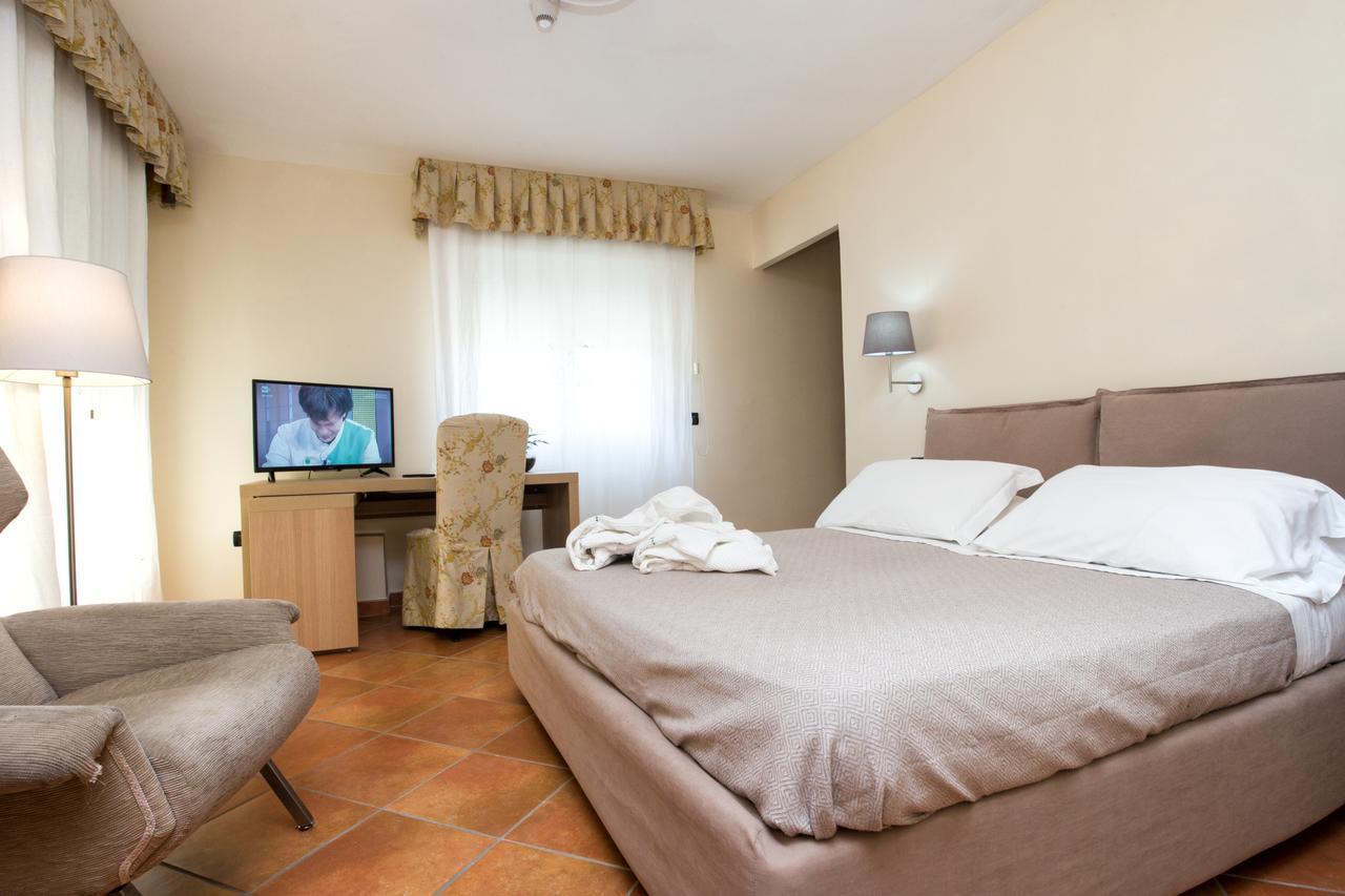 Hotel Villa Serena Castellammare di Stabia Buitenkant foto