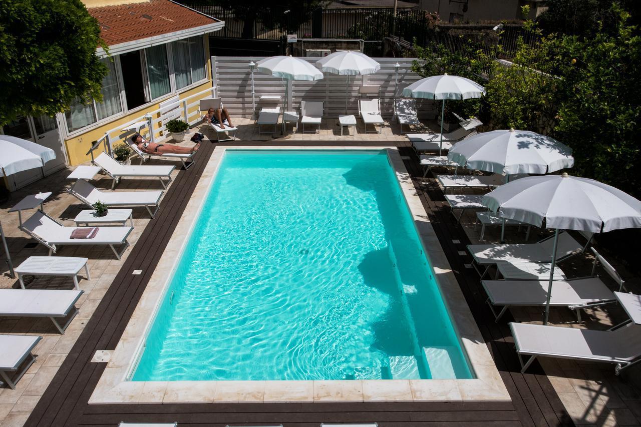 Hotel Villa Serena Castellammare di Stabia Buitenkant foto